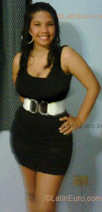 Date this attractive Dominican Republic girl Yanna from Santo Domingo DO4367