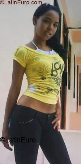 Date this hot Dominican Republic girl Jazmin from Santo Domingo DO4380