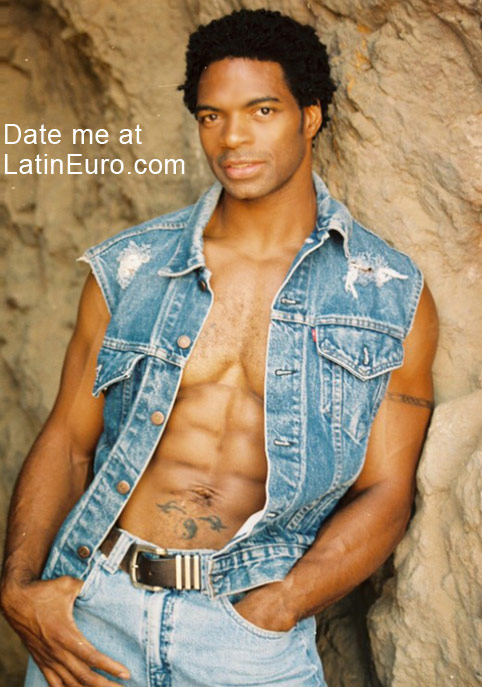 Date this cute United States man Brad from chicago US6186