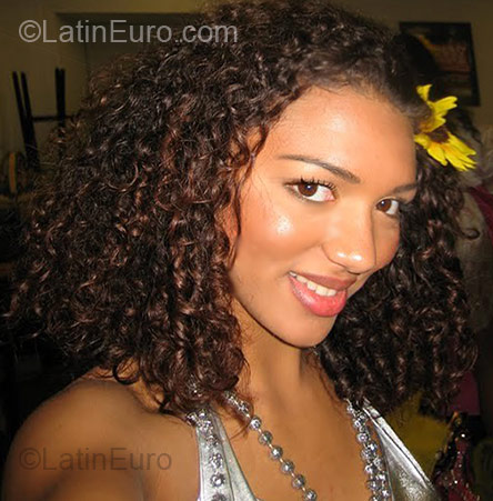 Date this gorgeous Brazil girl Luana from Aracaju BR3590