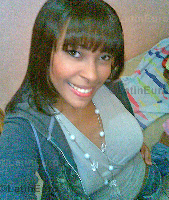 Date this happy Brazil girl Thai from Nova Iguacu BR4093