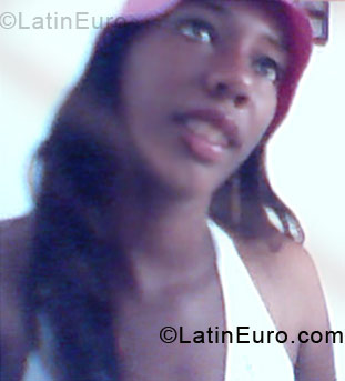 Date this athletic Brazil girl Regiane from Davila BR3240