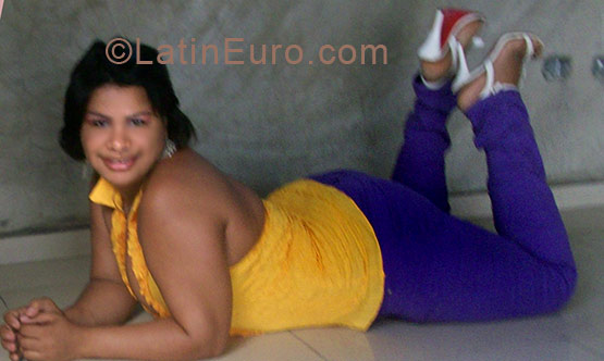 Date this pretty Dominican Republic girl Yoelis from Navarrete DO5946