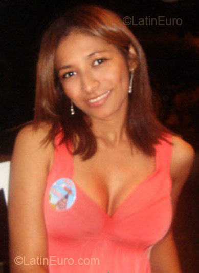 Date this beautiful Colombia girl Rosana from Barranquila CO5949
