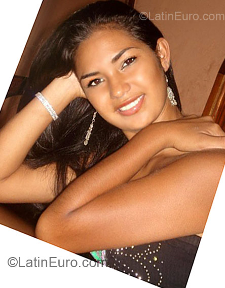 Date this tall Colombia girl Fernanda from Bogota CO4624