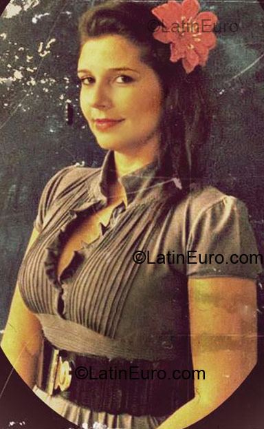 Date this happy Brazil girl Maria Fernanda from Rio de Janeiro BR3430