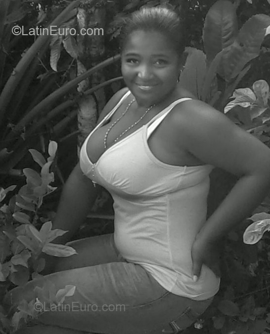 Date this attractive Dominican Republic girl Marleni from Republica Dominicana DO4993