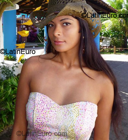 Date this attractive Brazil girl Joyce from Sao Paulo BR3546