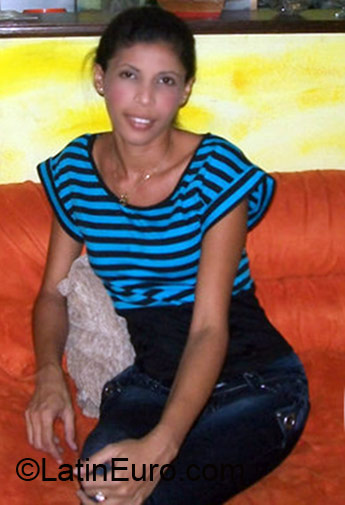 Date this good-looking Colombia girl Kellie from Barranquilla CO4913
