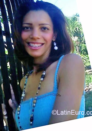 Date this sultry Dominican Republic girl Yulimer from La Vega DO5050