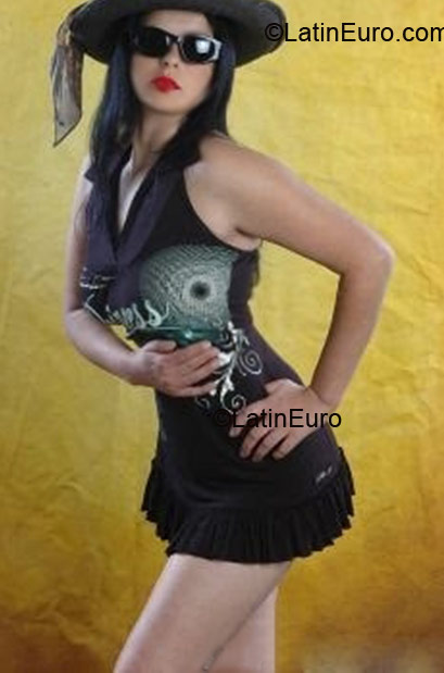 Date this sensual Brazil girl Flavia Helena from Sao Carlos BR6301