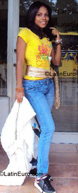 Date this sultry Dominican Republic girl Ilmuminada from Santo Domingo DO5123
