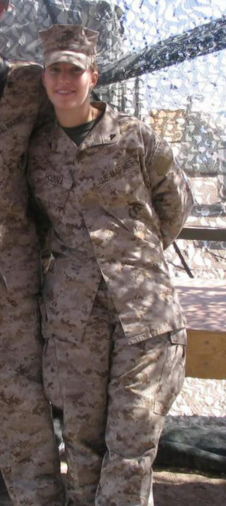 Date this tall United States girl Linda from Baghdad US7607