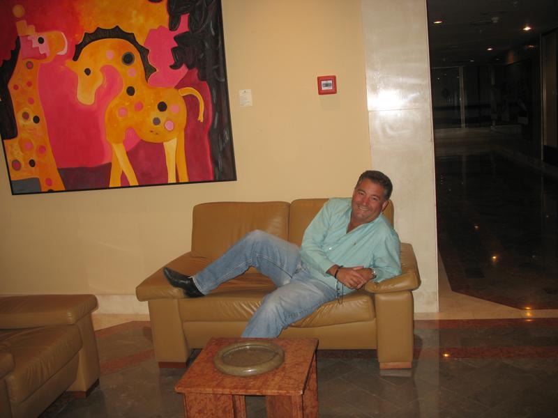 Date this tall United States man ENRIQUE from Miami US7629