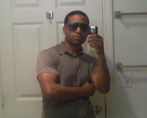 Date this beautiful United States man Tavo from Stamford US7722