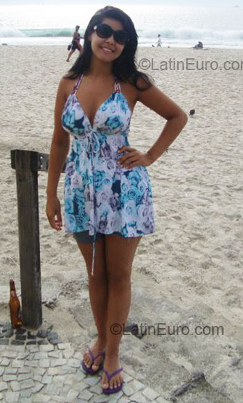 Date this happy Brazil girl Meninaa from Goiania BR3742