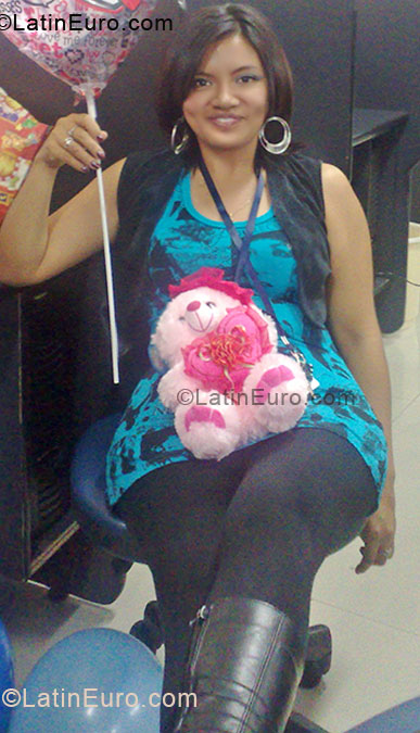Date this tall Ecuador girl Gabriela from Quito EC37