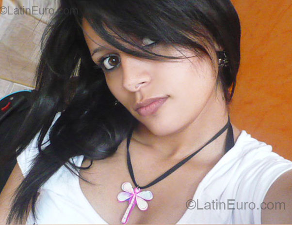 Date this attractive Colombia girl Maria Fernanda from Bogota CO5337