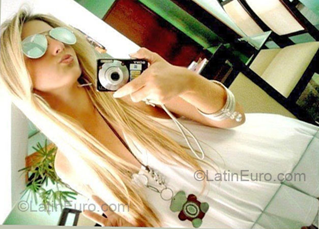 Date this exotic Brazil girl Vanessa from Rio De Janeiro BR3824