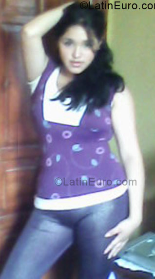 Date this sultry Ecuador girl Karen from Quito EC40