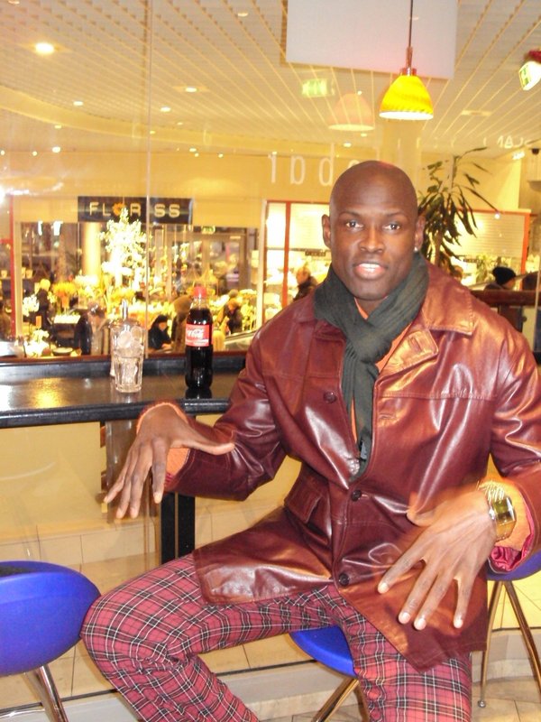 Date this voluptuous Brazil man Niang from London BR3884