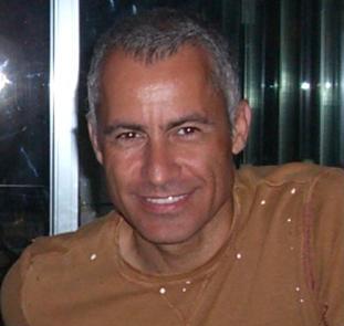 Date this happy United States man Roberto123 from Hawthorne US8039