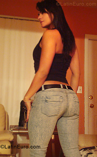 Date this tall Brazil girl Mel from Goval BR3982