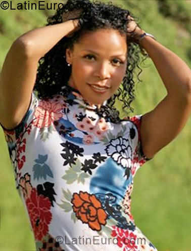 Date this attractive Peru girl Darenka from Lima PE378