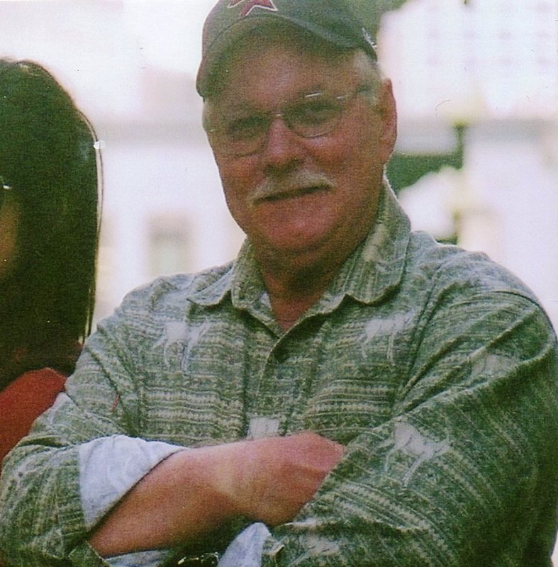 Date this hot United States man Chuck from La Feria US8153