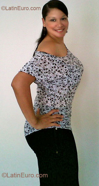 Date this voluptuous Dominican Republic girl Eudis from Santiago DO5557