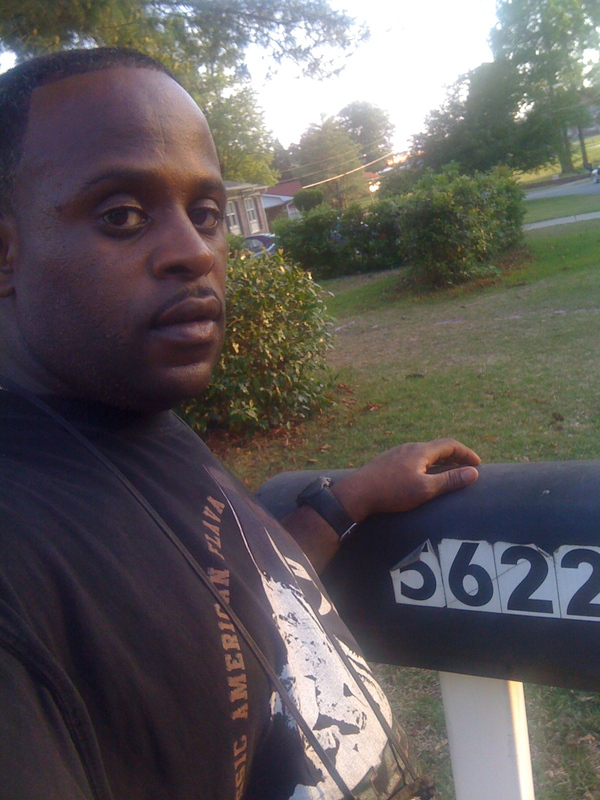 Date this tall United States man Breon from Vass US8328