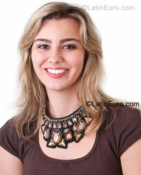 Date this cute Brazil girl Fernanda from Muriae BR4108
