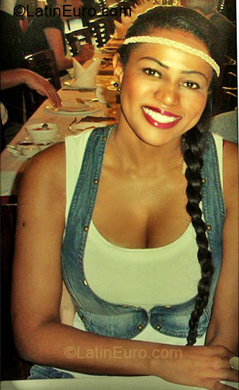 Date this athletic Brazil girl Simone from Rio De Janeiro BR4133