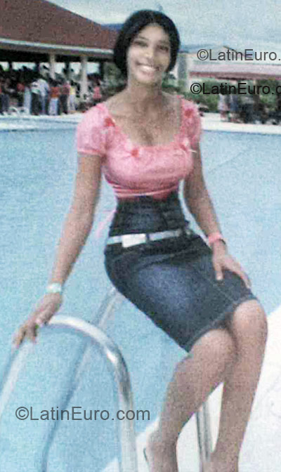 Date this voluptuous Dominican Republic girl Anyisantana from Santo Domingo DO5751
