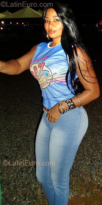 Date this attractive Brazil girl Lilia from Brasilia BR9263