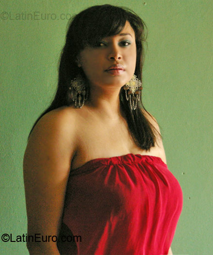 Date this delightful Honduras girl Julissa sequeira from La Ceiba HN269