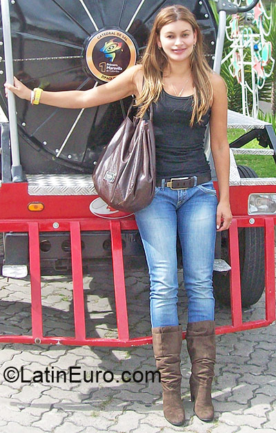 Date this beautiful Colombia girl Claudia from Manizales CO5923