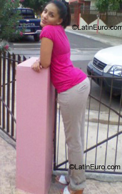 Date this nice looking Dominican Republic girl Anllelina from Santiago DO5953