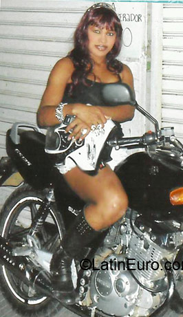 Date this good-looking Colombia girl Deni from Cucuta CO7185