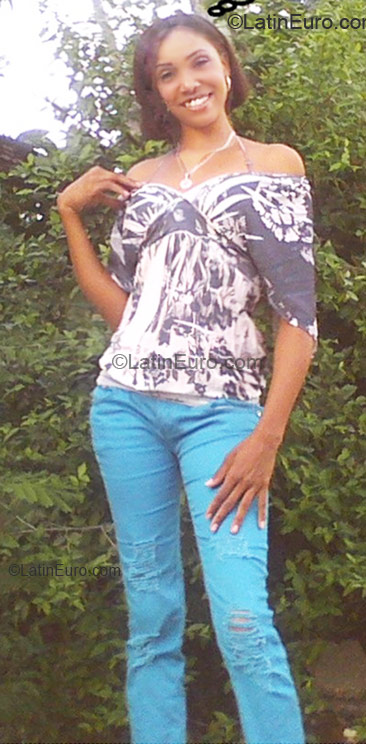 Date this hot Dominican Republic girl Brenda from La Romana DO6042