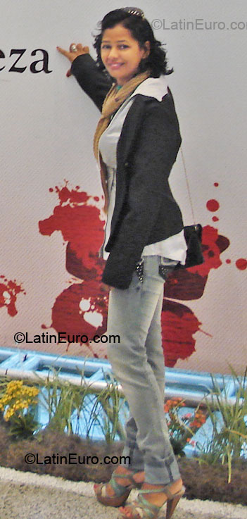 Date this nice looking Brazil girl Clebia from Camacari BR4382