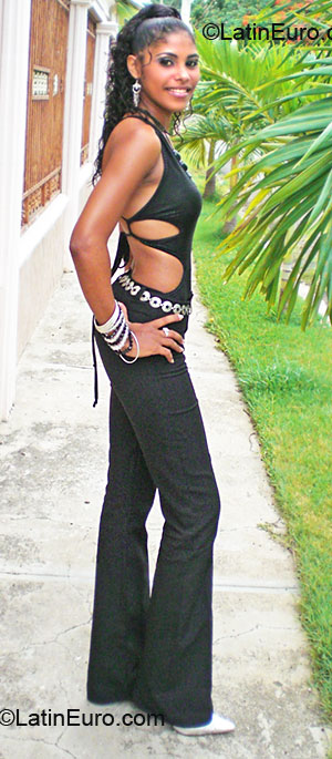 Date this passionate Dominican Republic girl Mariela from Bonao DO6123