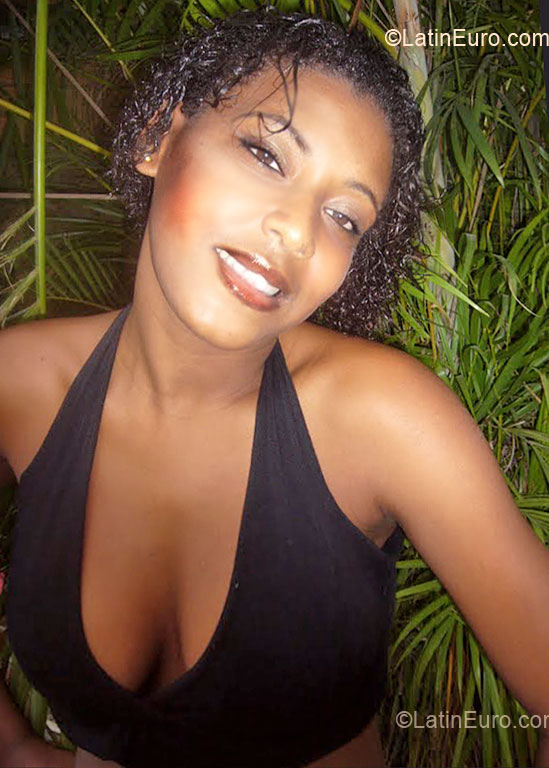 Date this nice looking Brazil girl Thaiane from Belford Roxo BR6148