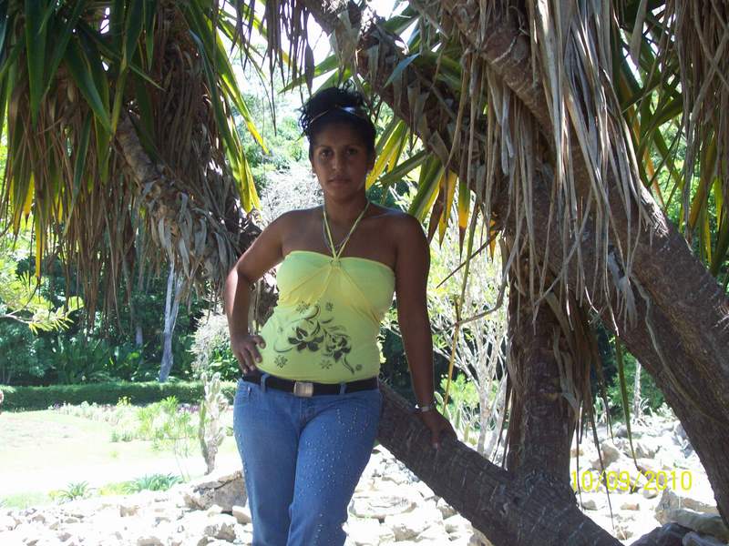 Date this athletic Cuba girl Maidole from Bayamo CU8