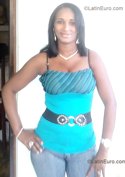 Date this gorgeous Dominican Republic girl Rosa from Santo domingo DO6361