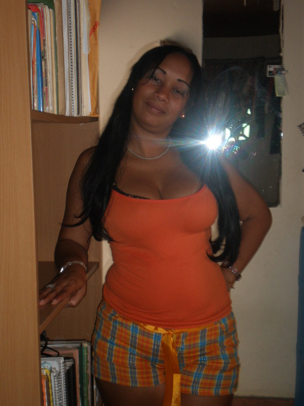 Date this stunning Dominican Republic girl Dioza from Santo Domingo DO6411