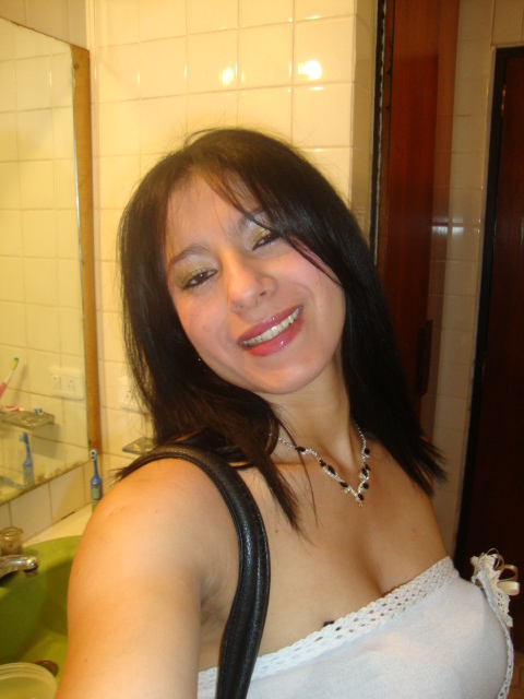 Date this voluptuous Ecuador girl Jenny from Quito EC74