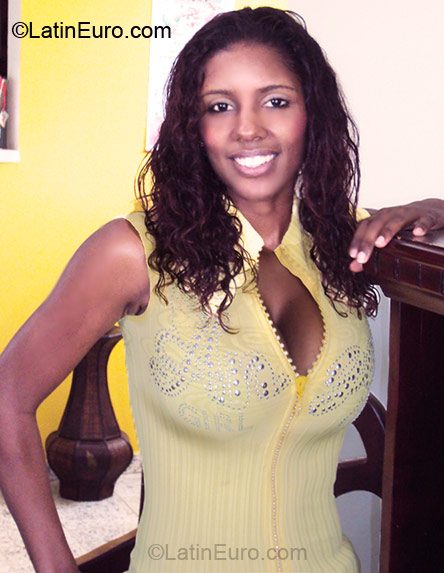 Date this beautiful Dominican Republic girl Massie from Santiago DO6503