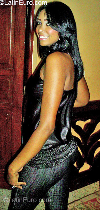 Date this nice looking Dominican Republic girl Yara from Santiago DO6547