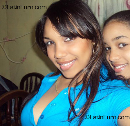 Date this sensual Dominican Republic girl Merlin from Santo Domingo DO6664